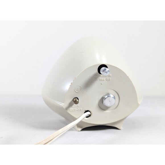 Vintage 1950s Triangular Ingraham electric analogue alarm clock (wired) White - Picture 8 of 12